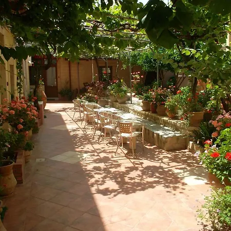 Orestis Apartment *
